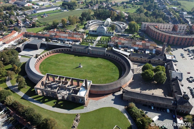 A quelques kilomètres de Mons, le Grand-Hornu, joyau du patrimoine industriel européen du XIXème siècle est reconnu par l’UNESCO en tant que Patrimoine mondial dans le cadre de la candidature collective des sites miniers majeurs de Wallonie (2012). ©Globalview