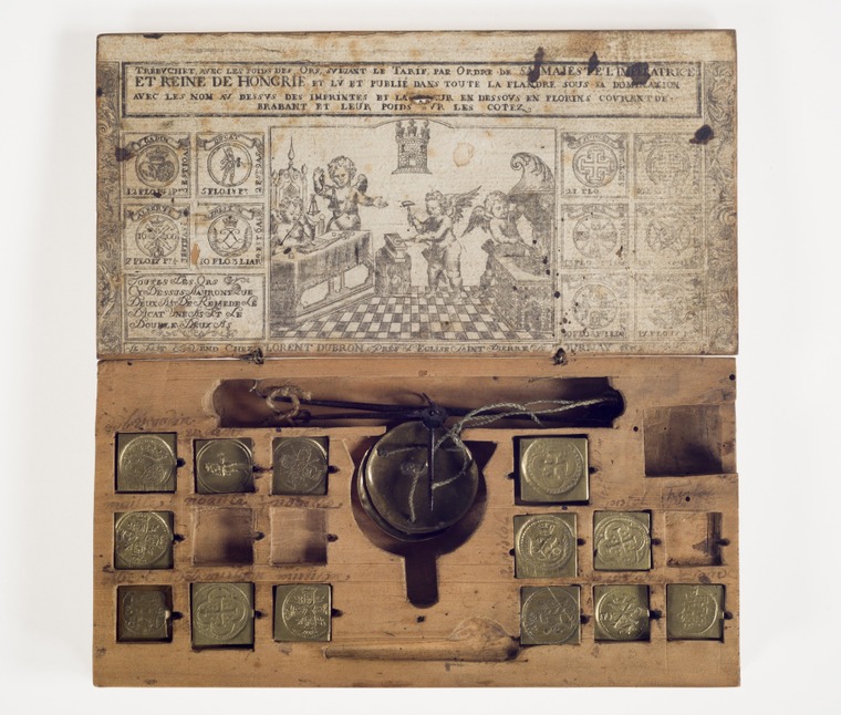 Balance de changeur, fin 18ème - 19ème siècles, bois, fer, cuivre. Collection Jean Lescarts, propriété de la Ville de Mons.