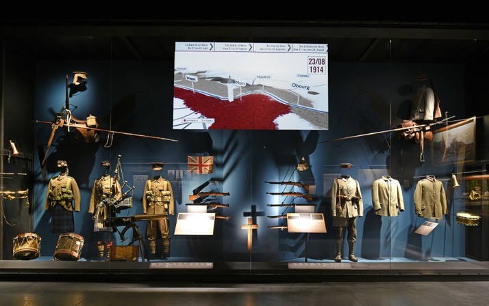 Uniformes militaires exposés au Mons Memorial Museum - ©Serge Brison